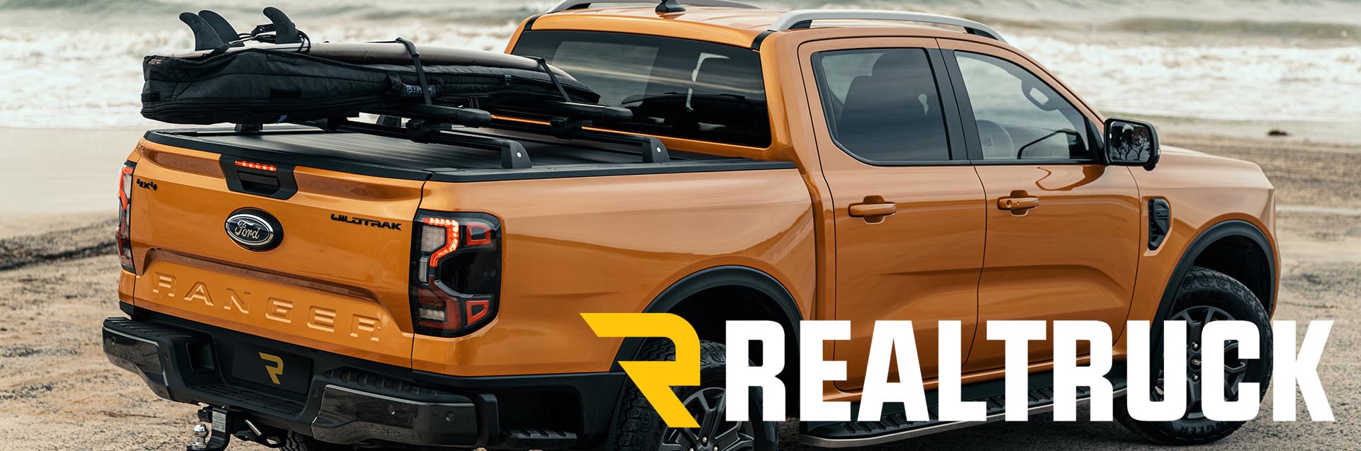 RealTruck Laderaumabdeckung mit Querträgern auf einem Ford Ranger 2023